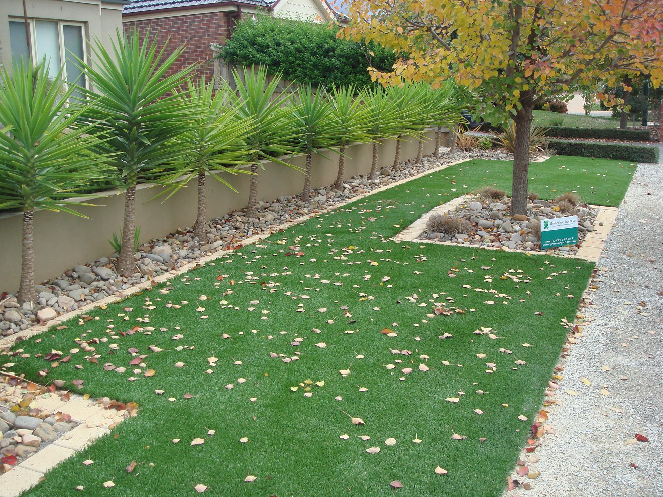 HYPER-REALISTIC SYNTHETIC GRASS FOR ROADSIDE