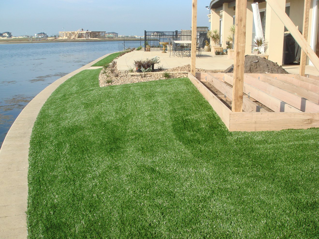 STUNNING ARTIFICIAL GRASS FOR COMMERCIAL AREA