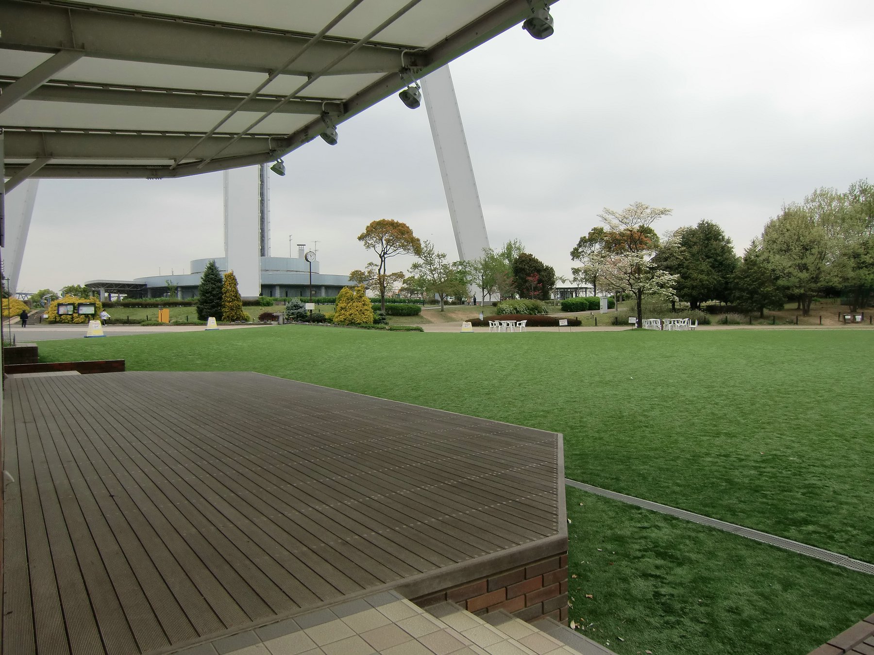 INSTALL SYNTHETIC GRASS FOR COMMERCIAL USE