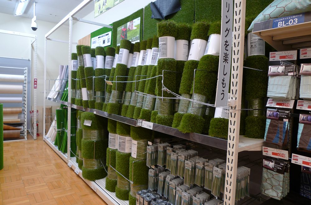 USE DIY ARTIFICIAL TURF FOR YOUR HOME DECORATION