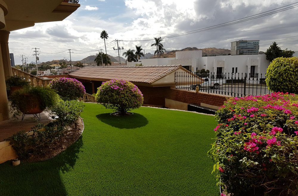 DELICATE ARTIFICIAL GRASS LAWN DECORATION