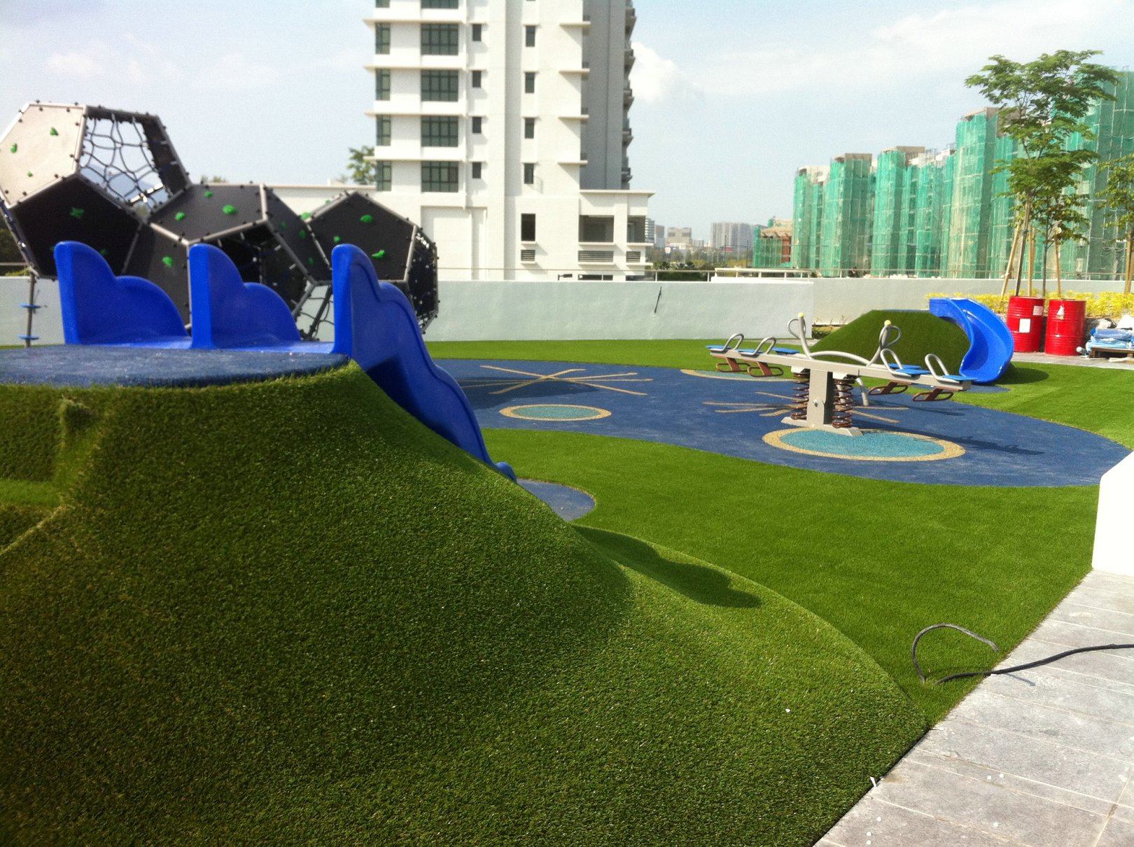 ARTIFICIAL GRASS FOR PLAYGROUND LANDSCAPE