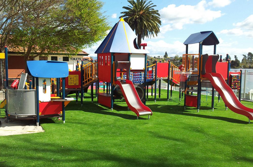 KID-FRIENDLY ARTIFICIAL GRASS FOR KINDERGARTEN