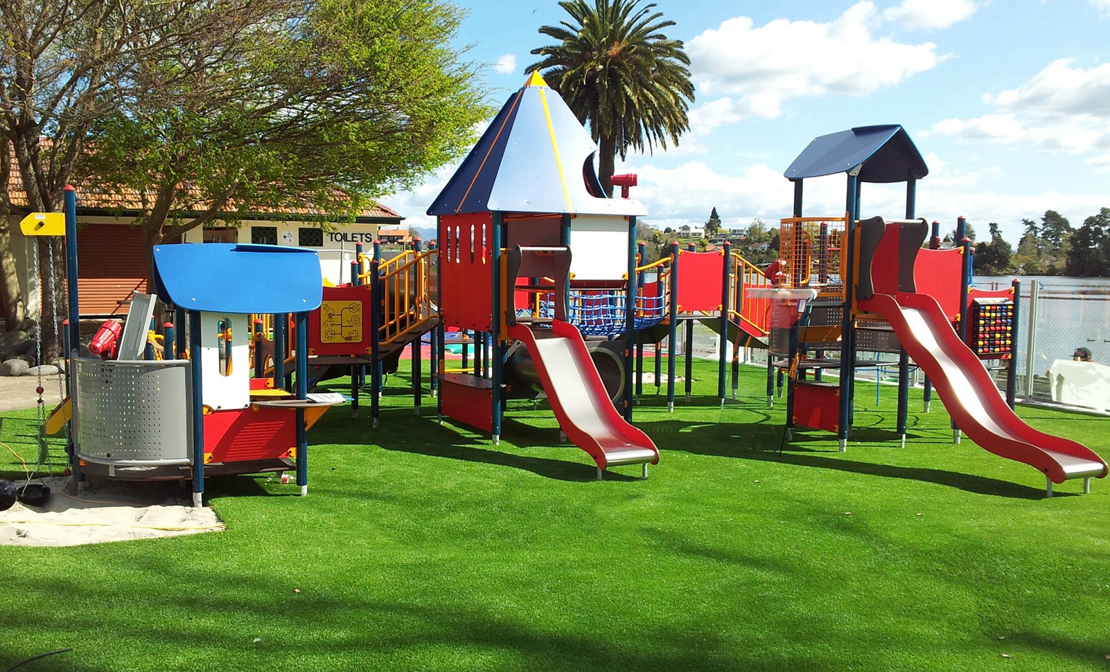 KID-FRIENDLY ARTIFICIAL GRASS FOR KINDERGARTEN