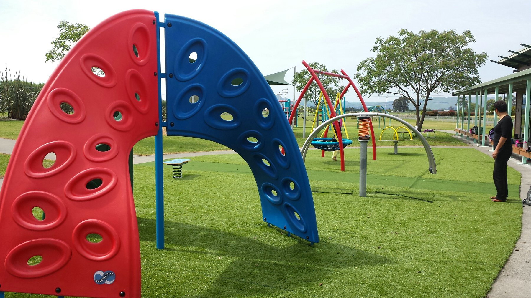 ARTIFICIAL GRASS FOR CHILDREN'S PLAY AREA