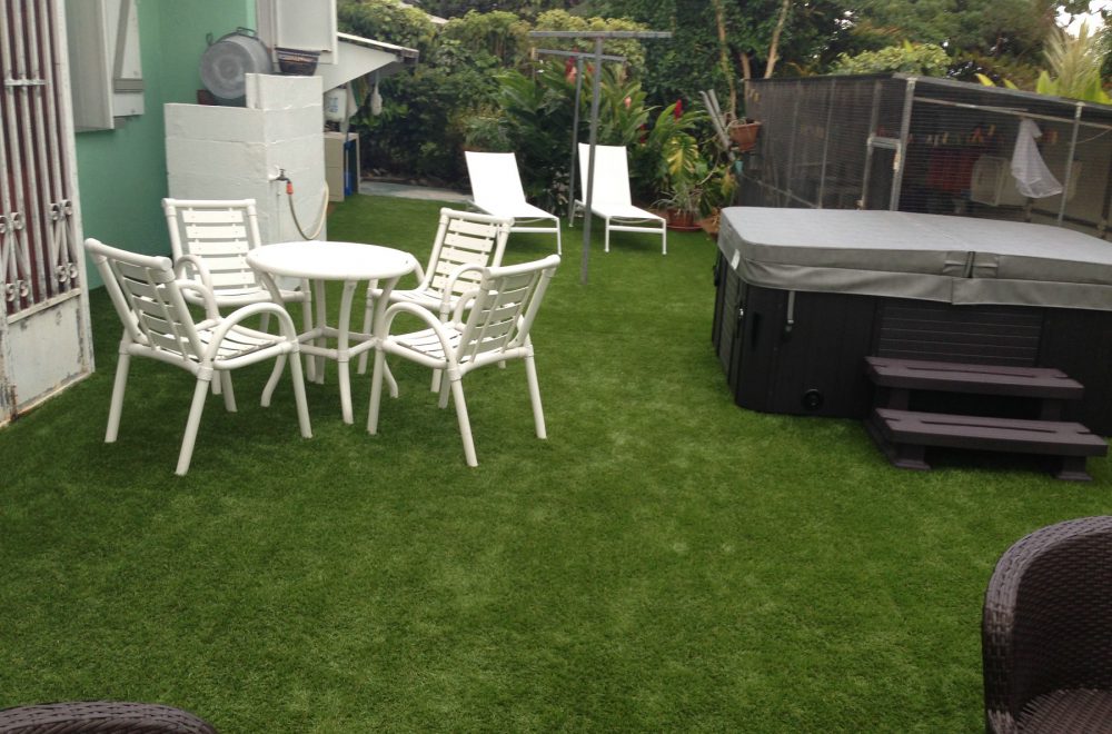 WELL-MATCHED ARTIFICIAL LAWN DECORATION FOR GARDEN
