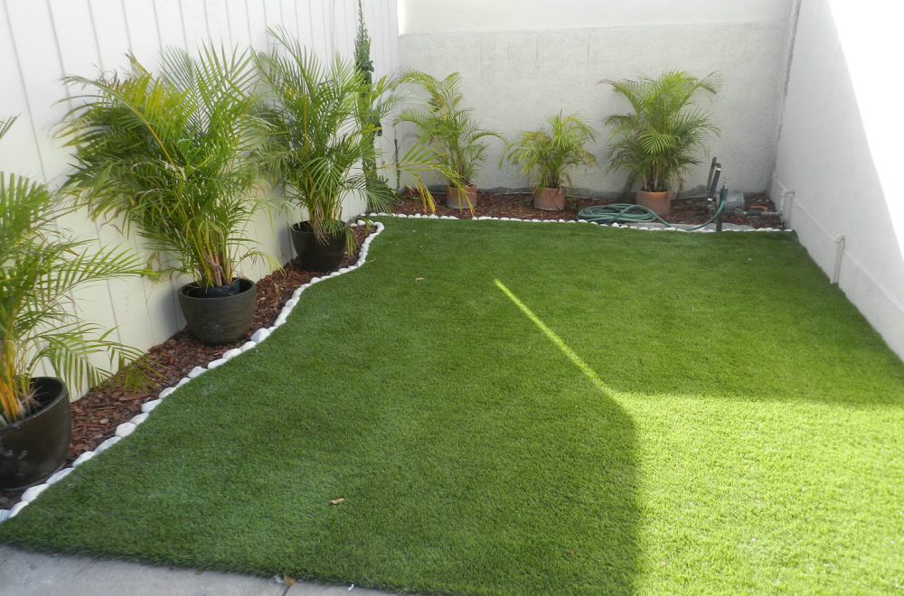LIVEN UP YOUR GARDEN WITH ARTIFICIAL GRASS