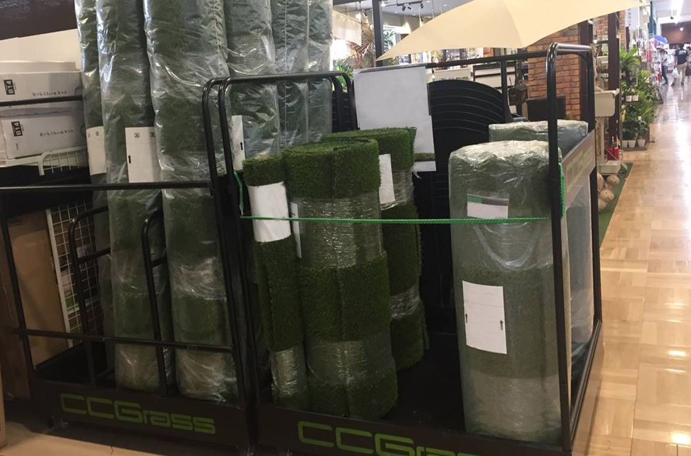 artificial turf roll in chain store-Japan