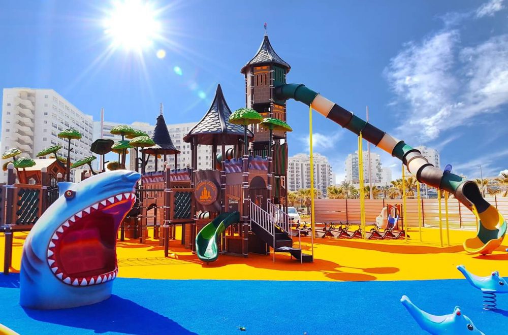 APPEALING ARTIFICIAL PLAYGROUND TURF