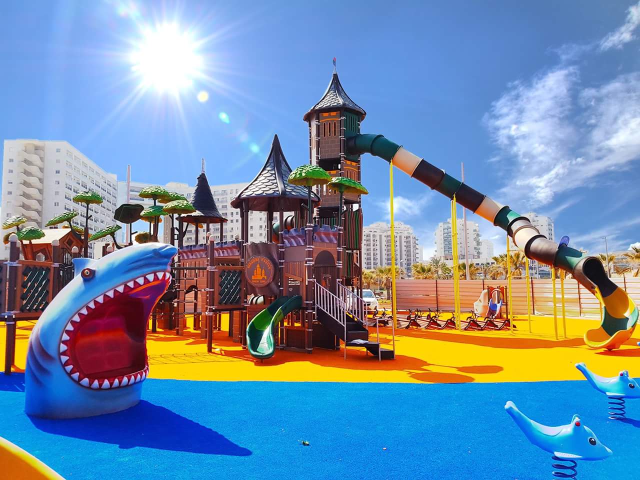 APPEALING ARTIFICIAL PLAYGROUND TURF