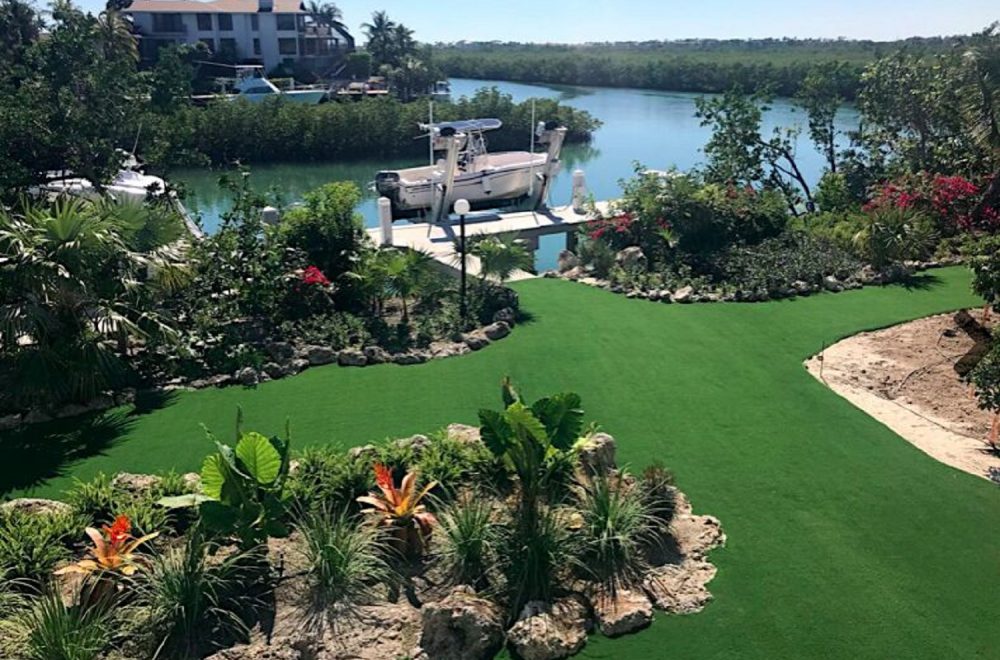 CHARMING ARTIFICIAL GRASS FOR COMMERCIAL RESORT