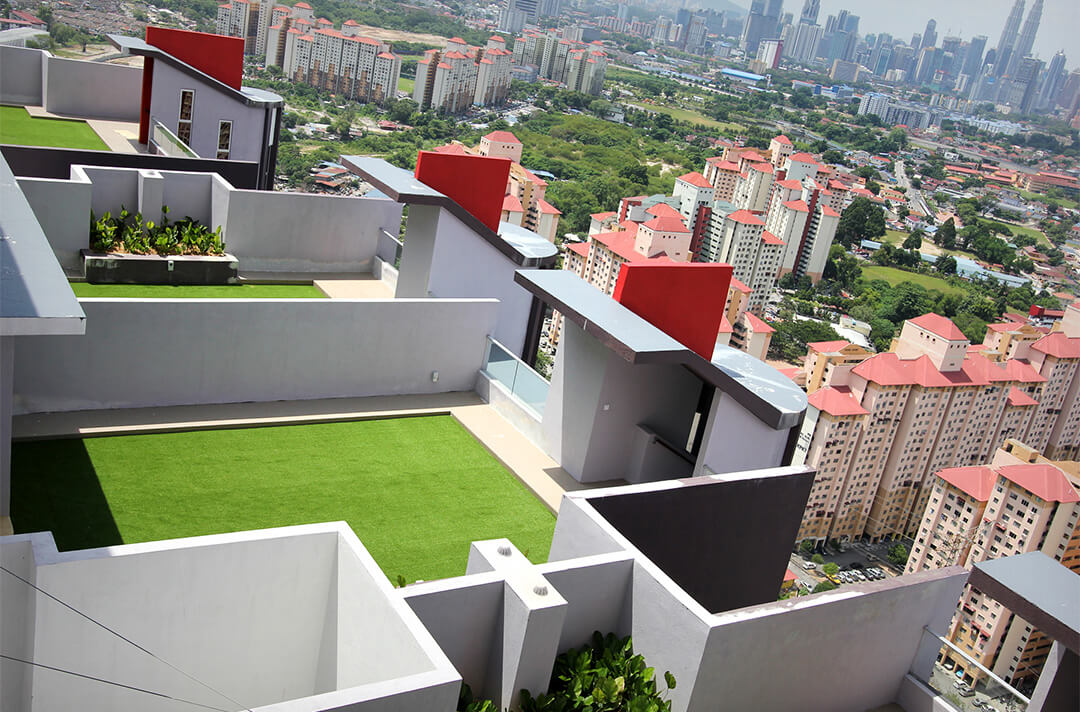 SMALL ARTIFICIAL GRASS ROOF PATIO