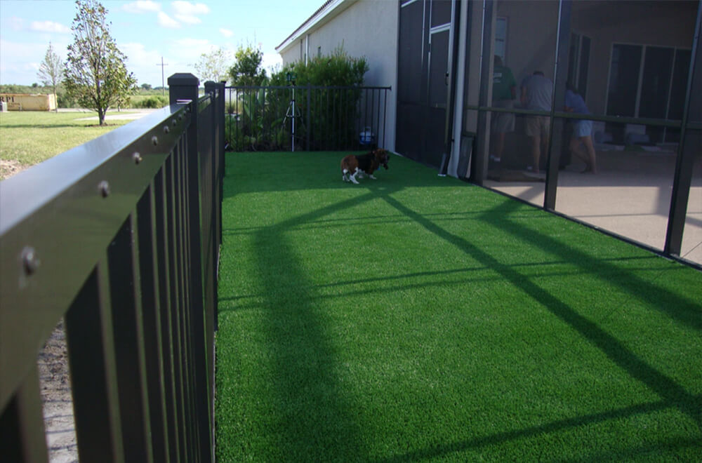 LEVEL UP YOUR BALCONY WITH FAKE GRASS