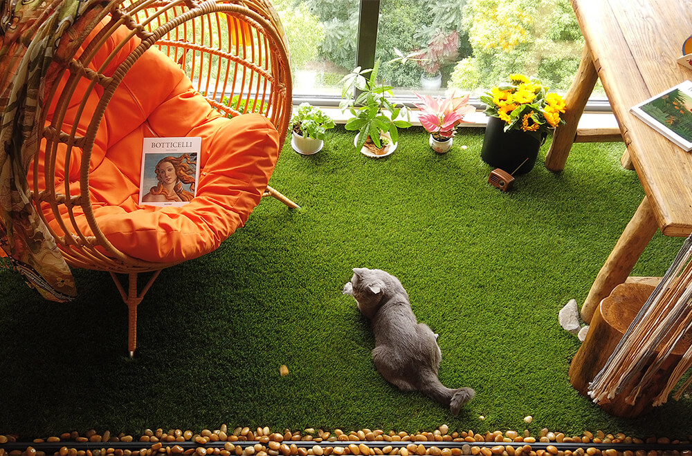 ENJOY LIFE AT BALCONY WITH ARTIFICIAL GRASS LAWNS