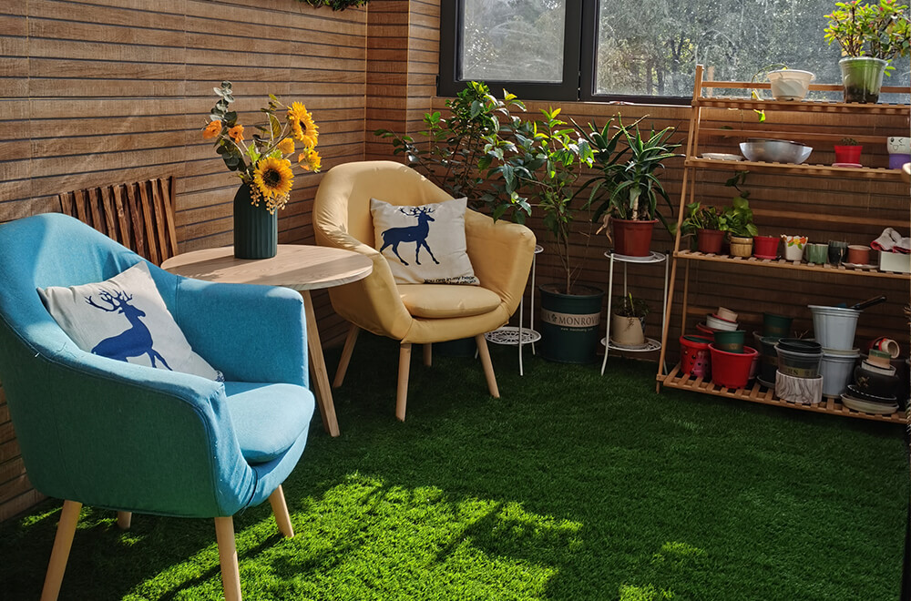 GARDEN STYLE BALCONY WITH ARTIFICIAL GRASS