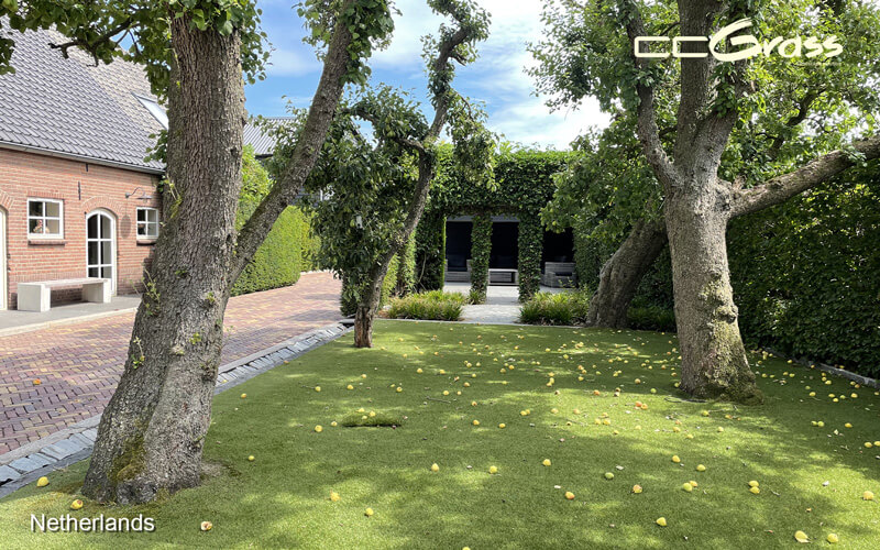 Leisurely artificial turf garden oasis