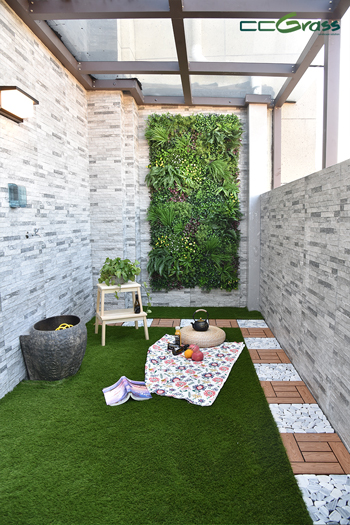 CCGrass, balcony walls with artificial vertical garden