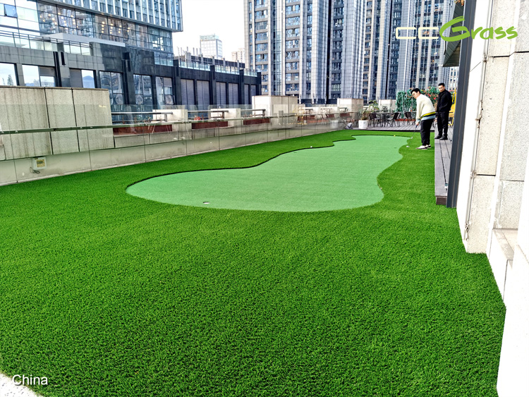 CCGrass, city golf haven on the terrace