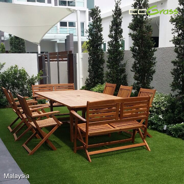 CCGrass, green and functional dining area
